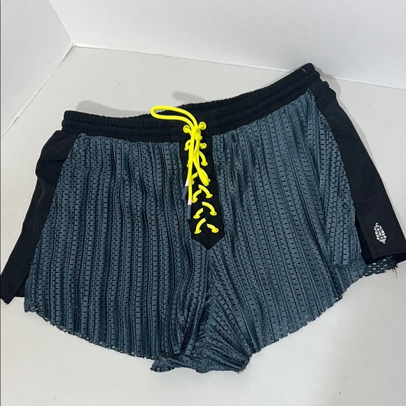 Free People Movement - Playoff Shorts Size Large - Picture 9 of 16